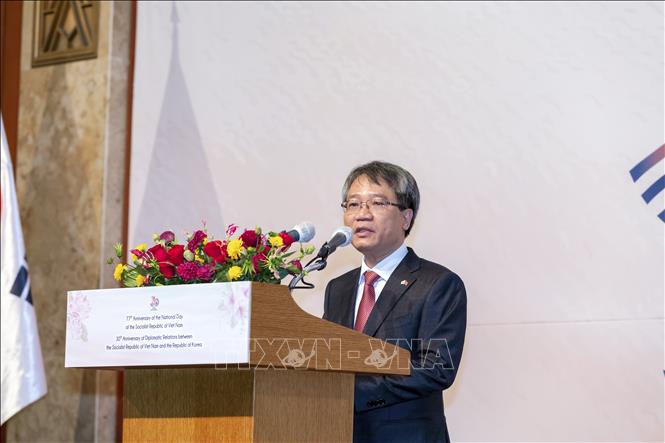 Đại sứ Việt Nam tại Hàn Quốc Nguyễn Vũ Tùng phát biểu khai mạc buổi lễ. Ảnh : Anh Nguyên, PV TTXVN tại Hàn Quốc.