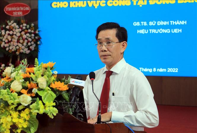 Giáo sư, Tiến sĩ Sử Đình Thành, Hiệu trưởng Trường Đại học Kinh tế Thành phố Hồ Chí Minh phát biểu tại buổi tọa đàm. Ảnh: Phạm Minh Tuấn-TTXVN