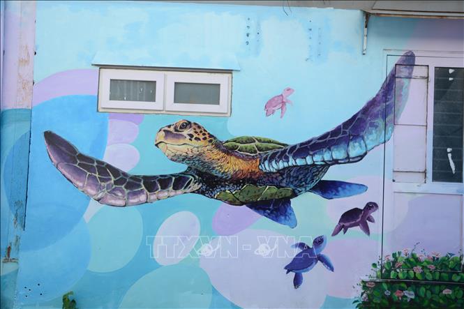 Trong ảnh: Những bức tường cũ kĩ được khoác 
