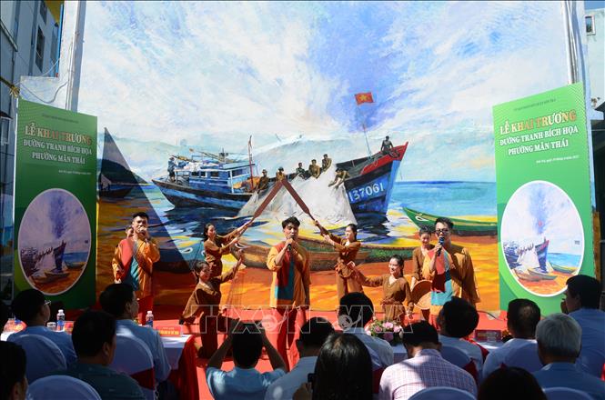 Tranh bích họa - Tranh bích họa thể hiện một phần nghệ thuật đặc sắc của dân tộc Việt Nam. Năm 2024 này, hãy đến xem hình ảnh về những tác phẩm bích họa để thưởng thức vẻ đẹp độc đáo của nghệ thuật Việt Nam và hiểu thêm về di sản văn hóa của dân tộc.