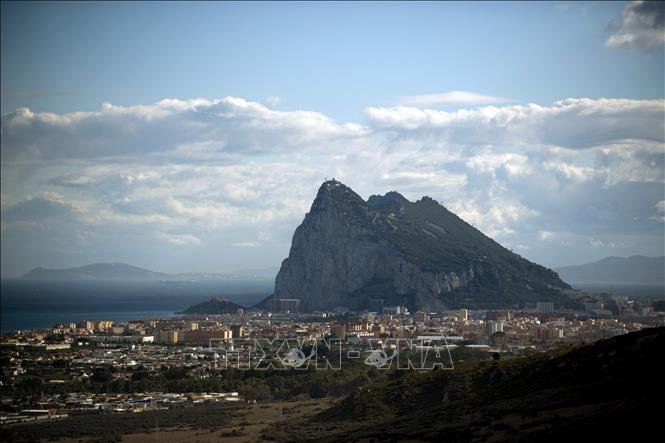 Trong ảnh: Núi Gibraltar ở vùng lãnh thổ Gibraltar. Ảnh: AFP/TTXVN