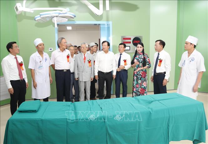 Trong ảnh: Các đại biểu tham quan Bệnh viện Đa khoa tỉnh Vĩnh Phúc. Ảnh: Nguyễn Trọng Lịch - TTXVN

