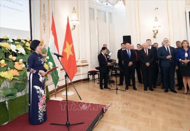 Đại sứ Việt Nam tại Hungary Nguyễn Thị Bích Thảo phát biểu khai mạc. Ảnh: TTXVN phát