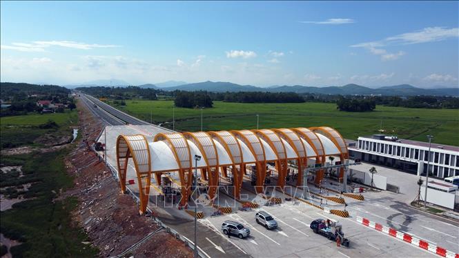 Trạm thu phí cuối tuyến tại TP Móng Cái. Ảnh: Huy Hùng - TTXVN