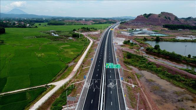 Tuyến Tiên Yên - Móng Cái dài 63,26 km theo hình thức đối tác công tư (PPP), hợp đồng BOT, tổng mức đầu tư hơn 9.110 tỷ đồng. Ảnh: Huy Hùng - TTXVN