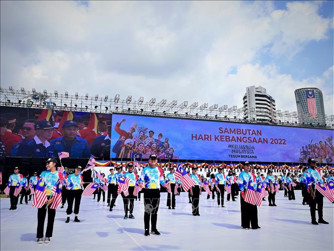 Trong ảnh: 200 thành viên trong đội múa trong Ngày Quốc khánh. Ảnh: TTXVN phát