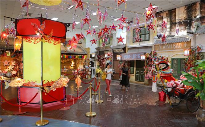 Đến với chương trình Vui Tết Trung thu 2022 tại Hoàng thành Thăng Long, du khách và các em nhỏ sẽ được tham gia nhiều hoạt động bổ ích và lý thú. Ảnh: Thanh Tùng - TTXVN