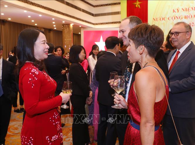 Phó Chủ tịch nước Võ Thị Ánh Xuân với các đại biểu dự Lễ kỷ niệm. Ảnh: Lâm Khánh - TTXVN