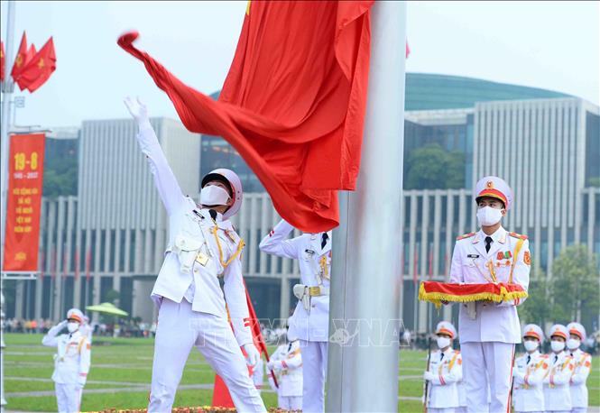Cờ Mừng Quốc Khánh - Lễ kỷ niệm Quốc Khánh tại Lăng Chủ tịch Hồ Chí Minh là một trong những ngày lễ quan trọng nhất của Việt Nam. Hãy xem hình ảnh về các cờ Mừng Quốc Khánh của Việt Nam và cảm nhận sự kiêu hãnh và đoàn kết của người dân Việt Nam.