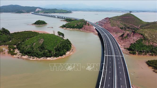 Cao tốc Vân Đồn - Móng Cái chính thức khánh thành và đưa vào khai thác từ ngày 1/9/2022. Ảnh: Huy Hùng - TTXVN