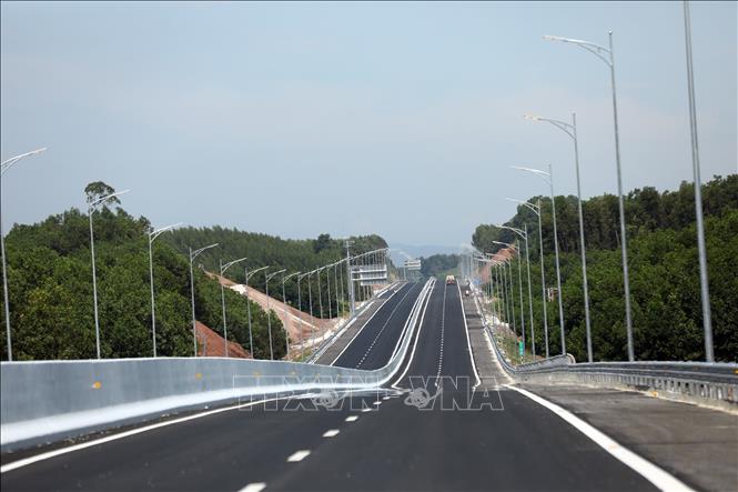 Thêm tuyến đường này, tỉnh Quảng Ninh có 176km đường cao tốc. Ảnh: Huy Hùng - TTXVN