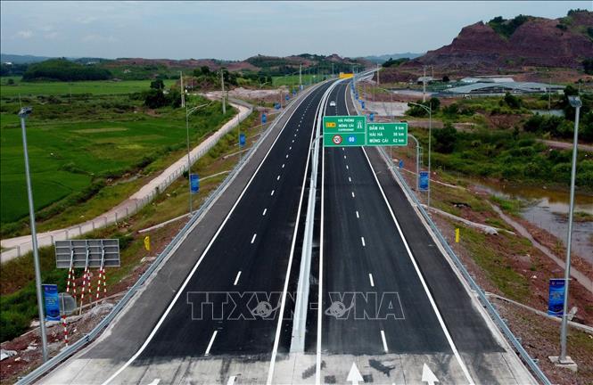 Cao tốc Vân Đồn – Móng Cái chính thức khánh thành và đưa vào khai thác sau hơn 2 năm thi công. Ảnh: Huy Hùng - TTXVN