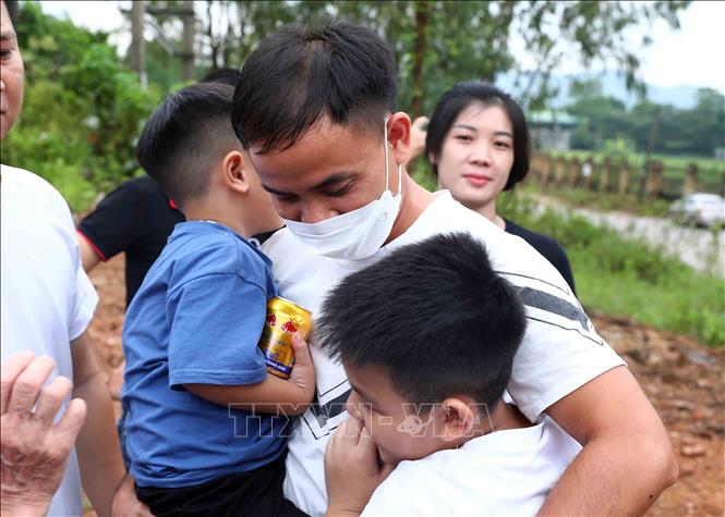 The happiness of an amnestied prisoner. VNA Photo: Phạm Kiên