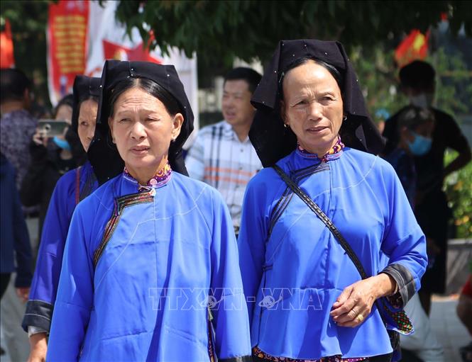 Đồng bào dân tộc Nùng Lạng Sơn tập trung về khu tượng đài Hoàng Văn Thụ, thành phố Lạng Sơn để vui Tết Độc lập. Ảnh: Quang Duy – TTXVN