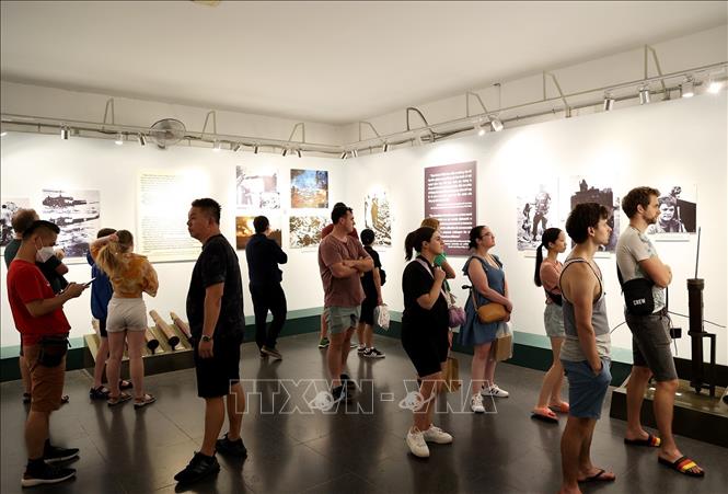 Many foreign tourists visit the museum on the occasion of Vietnam's National Day. VNA Photo: Hồng Đạt 