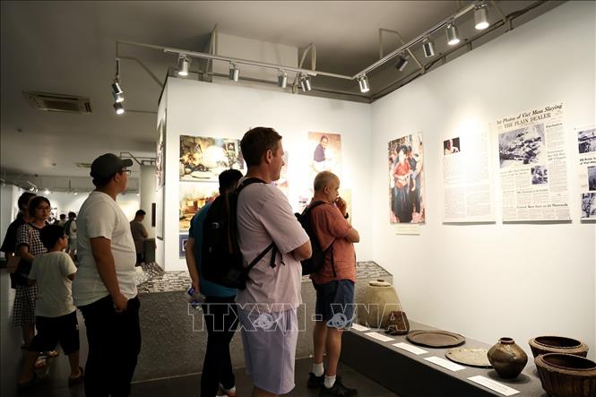Many foreign tourists visit the museum on the occasion of Vietnam's National Day. VNA Photo: Hồng Đạt 