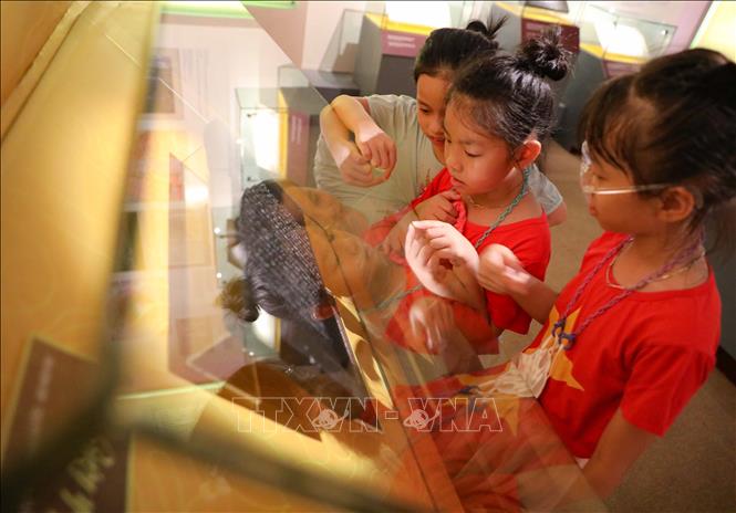 Hoàng thành Thăng Long là nơi giáo dục truyền thống với những bài học sâu sắc về lịch sử hình thành của đất nước. Ảnh: Thanh Tùng - TTXVN