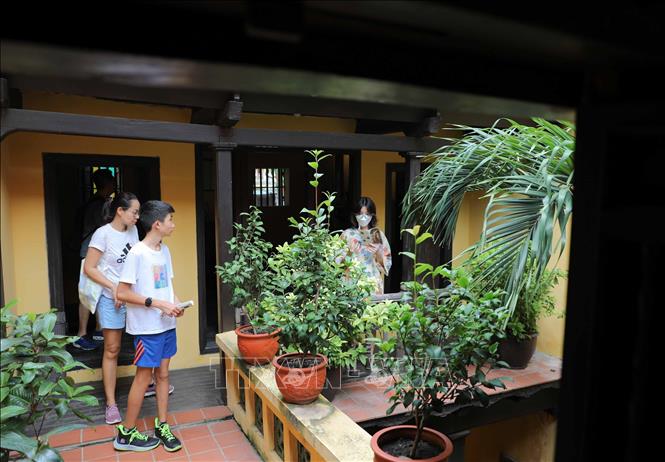 Khách tham quan ngôi nhà di sản 87 Mã Mây sáng 3/9/2022. Ảnh: Thanh Tùng - TTXVN