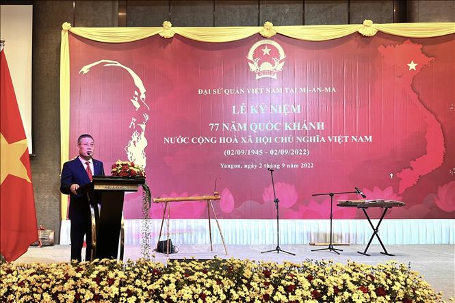 Đại sứ Việt Nam tại Myanmar Lý Quốc Tuần phát biểu tại lễ kỷ niệm. Ảnh TTXVN phát