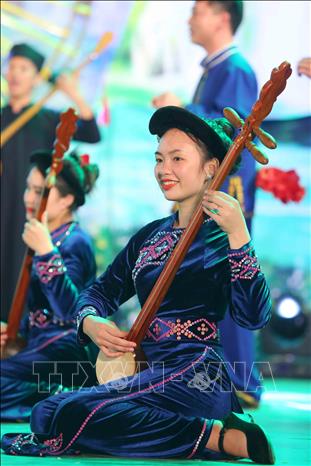 Biểu diễn nghệ thuật hát Then – đàn Tính. Ảnh: Thành Đạt - TTXVN