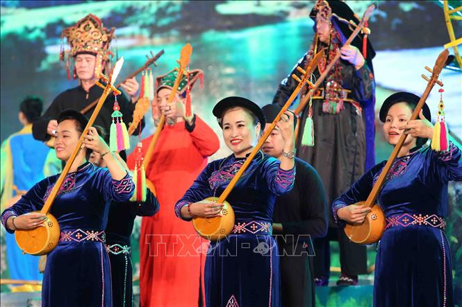 Biểu diễn nghệ thuật hát Then – đàn Tính. Ảnh: Thành Đạt - TTXVN