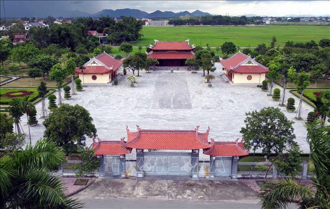 Khu lưu niệm Tổng bí thư Lê Hồng Phong nằm giữa một làng quê yên bình thuộc xã Hưng Thông, huyện Hưng Nguyên, cách thành phố Vinh (Nghệ An) khoảng 10km về phía Tây Nam. Ảnh: Tá Chuyên – TTXVN