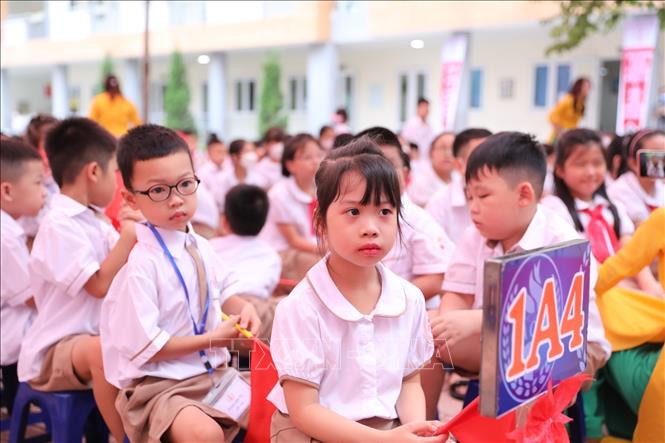 Học sinh lớp 1 trường Tiểu học Gia Quất (Long Biên) trong ngày khai giảng. Ảnh: Minh Quyết - TTXVN