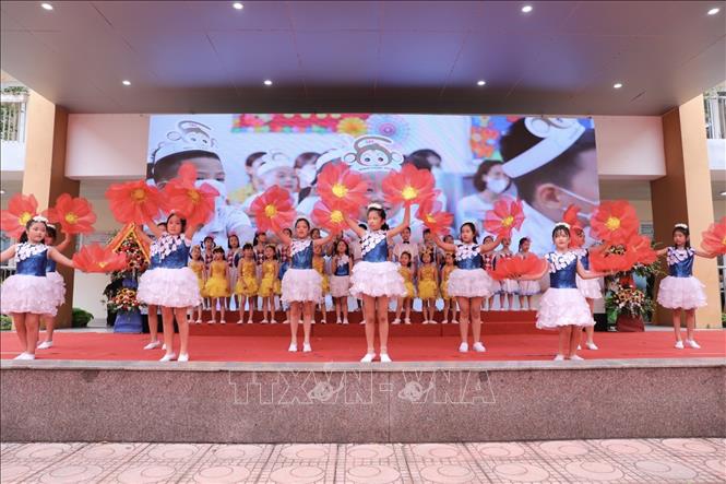 Văn nghệ chào mừng Lễ khai giảng năm học mới 2022-2023. Ảnh: Minh Quyết - TTXVN