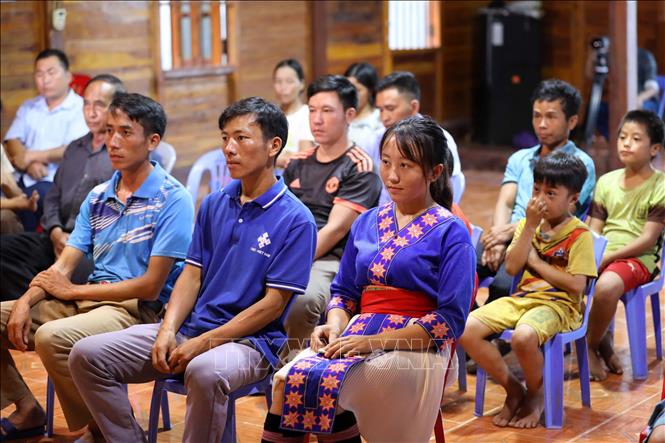 Nhờ những buổi sinh hoạt tín ngưỡng đồng bào được nâng cao nhận thức về tư tưởng kính Chúa, yêu nước, yêu thương lẫn nhau. Ảnh: Nhật Anh – TTXVN