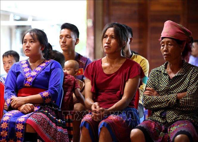 Người dân tìm thấy sự bình an trong cuộc sống sau mỗi buổi sinh hoạt tôn giáo tập trung. Ảnh: Nhật Anh – TTXVN