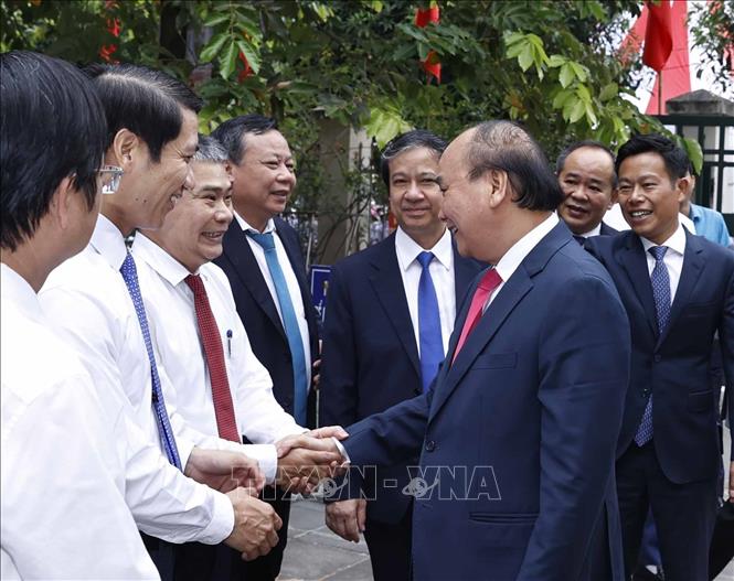 President Nguyen Xuan Phuc with delegates attend the new school year ceremony at the High School for Gifted Students. VNA Photo: Thống Nhất