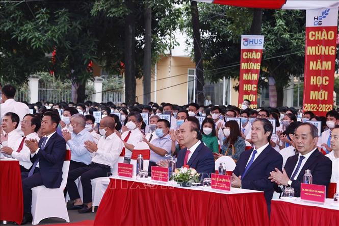 President Nguyen Xuan Phuc with delegates attend the new school year ceremony at the High School for Gifted Students. VNA Photo: Thống Nhất