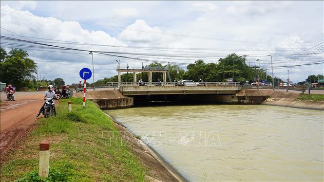 Trong ảnh: Cầu K13 (kênh Tây) nơi xảy ra vụ đuối nước thương tâm. Ảnh: Thanh Tân - TTXVN