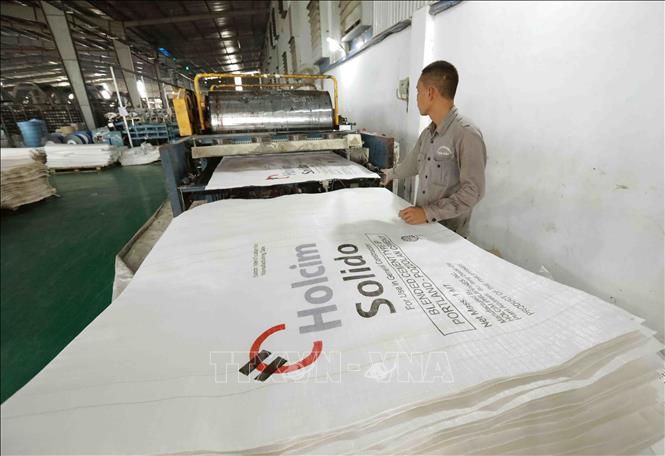 Sản phẩm bao jumbo phục vụ xuất khẩu của Công ty Cổ phần bao bì Sông La Xanh. Ảnh: Vũ Sinh - TTXVN