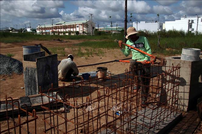 A resettlement project in Ca Mau city, the southern most province of Ca Mau, is under way. VNA Photo