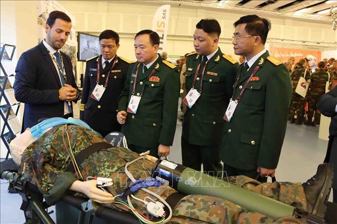 Đoàn Việt Nam tìm hiểu kinh nghiệm cấp cứu hồi sức quân y tại Hội nghị ICMM 44. Ảnh: Hương Giang - P/v TTXVN tại Bỉ