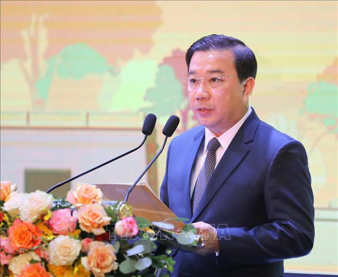 Phó Chủ tịch UBND thành phố Hà Nội Chử Xuân Dũng báo cáo đề dẫn tại hội thảo. Ảnh: Thanh Tùng - TTXVN 