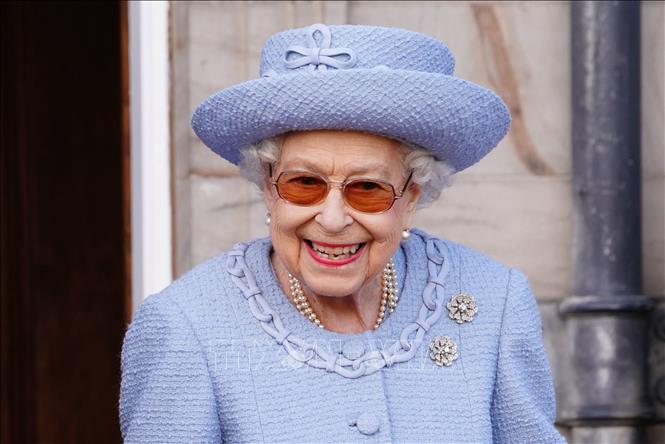 Trong ảnh (tư liệu): Nữ hoàng Anh Elizabeth II dự một sự kiện tại Edinburgh, ngày 30/6/2022. Ảnh: AFP/ TTXVN