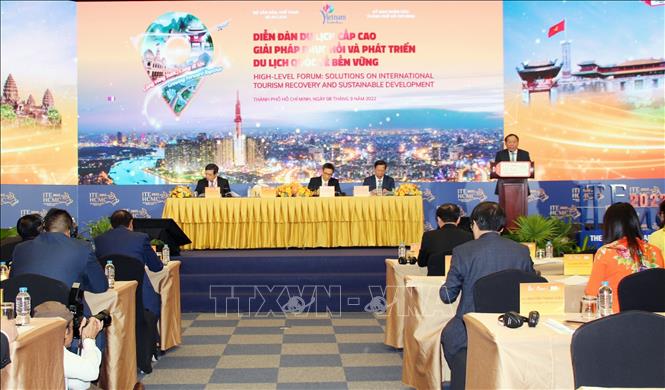 A high-level forum at ITE HCMC 2022 discussing solutions on international tourism recovery and sustainable development. VNA Photo: Mỹ Phương