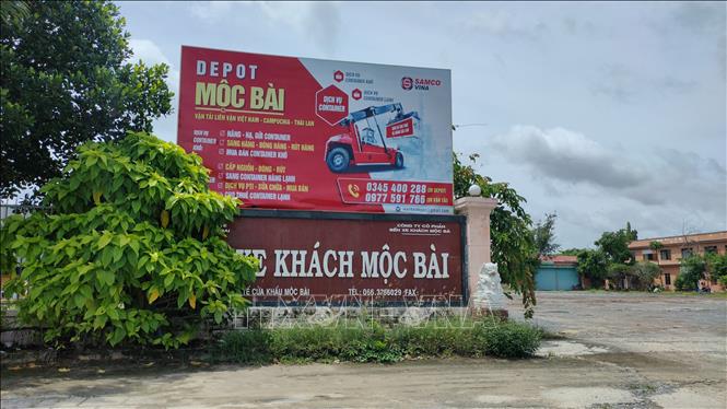 Bến xe khách Mộc Bài từng có hàng trăm chuyến xe đưa rước khách mỗi ngày nhưng đã bị bỏ hoang nhiều năm nay. Ảnh: Thanh Tân-TTXVN