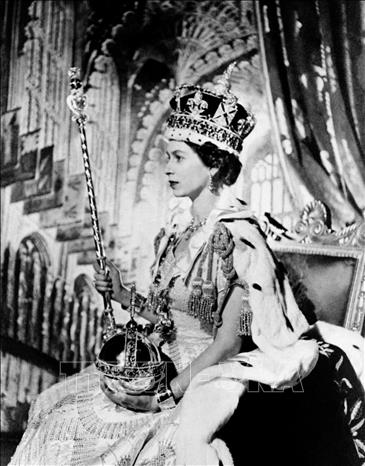 Trong ảnh: Nữ hoàng Anh Elizabeth II đăng quang ngày 2/6/1953. Ảnh: AFP/TTXVN
