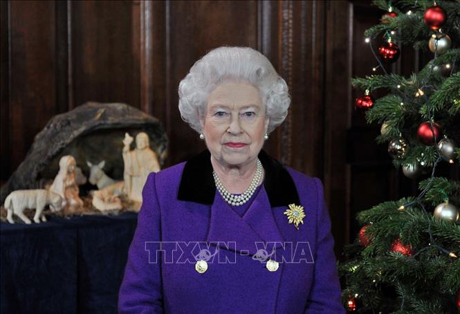 Trong ảnh: Nữ hoàng Anh Elizabeth II đọc thông điệp chúc mừng Giáng sinh tại London ngày 15/12/2010. Ảnh: AFP/TTXVN