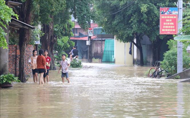 Nước ngập tại thôn Liên Phương, xã Gia Thủy, huyện Nho Quan. Ảnh: Đức Phương - TTXVN