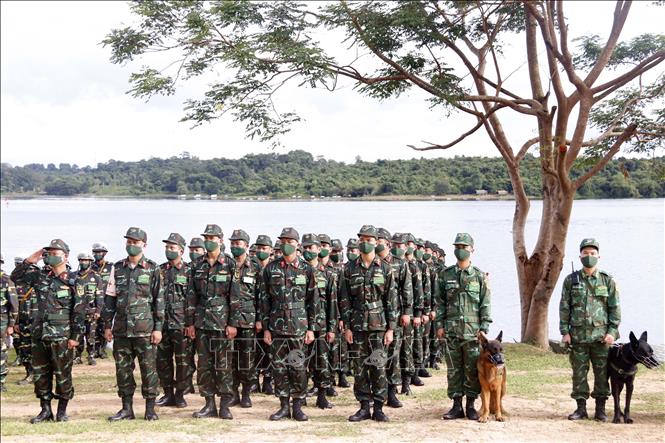Đoàn Việt Nam tại Lễ khai mạc. Ảnh: Bá Thành - Phóng viên TTXVN tại Lào