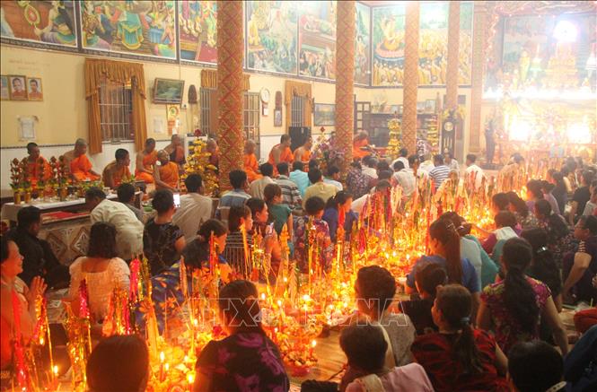 Nét truyền thống luôn được gìn giữ trong lễ Sene Đônta của đồng bào Khmer Nam bộ. Ảnh: Chanh Đa-TTXVN