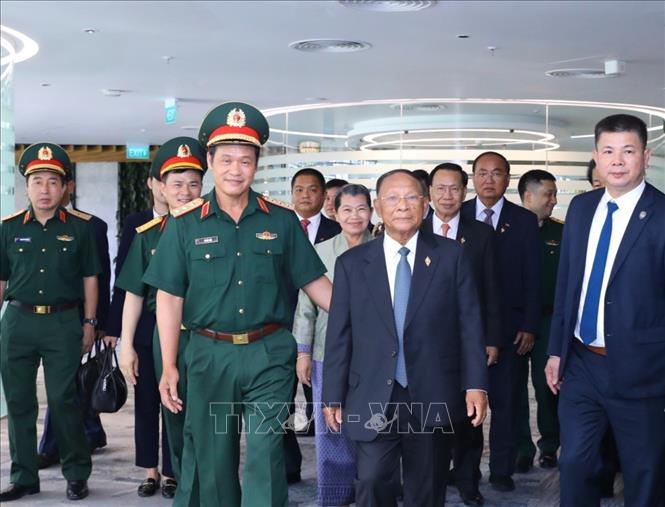 Chủ tịch Quốc hội Campuchia Samdech Heng Samrin đến thăm và làm việc với Tập đoàn Viettel. Ảnh: Văn Điệp - TTXVN