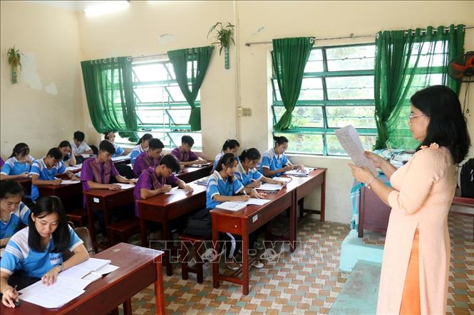 Trong ảnh: Từ năm học 2000 - 2001 đến nay Trường Phổ Trường Dân tộc nội trú Trung học phổ thông Kiên Giang luôn đạt tỷ lệ tốt nghiệp 100%. Ảnh: Hồng Đạt - TTXVN
