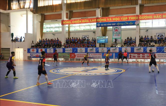 Trong ảnh: Trận đấu giữa 2 đội Khí Cà Mau và Dr Duy - Ốc đảo Seafood Đồng Tháp. Ảnh: Nhựt An - TTXVN