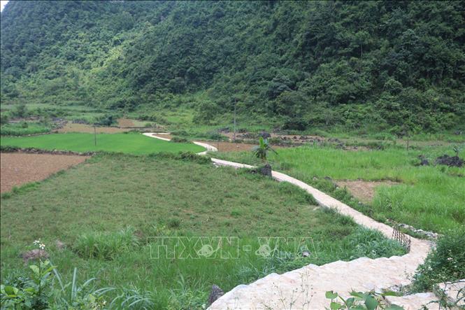 Trong ảnh: Đường vào Mỏ nước thần Rằng Phặt tại xóm Lũng Sang, xã Hồng Quang, huyện Quảng Hòa, tỉnh Cao Bằng. Ảnh: Chu Hiệu - TTXVN