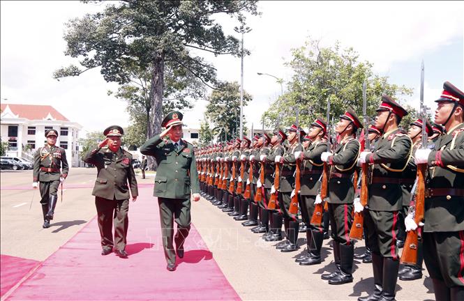 Trong ảnh: Quang cảnh lễ đón chính thức tại Bộ Quốc phòng Lào. Ảnh: Phạm Kiên. Phóng viên TTXVN tại Lào